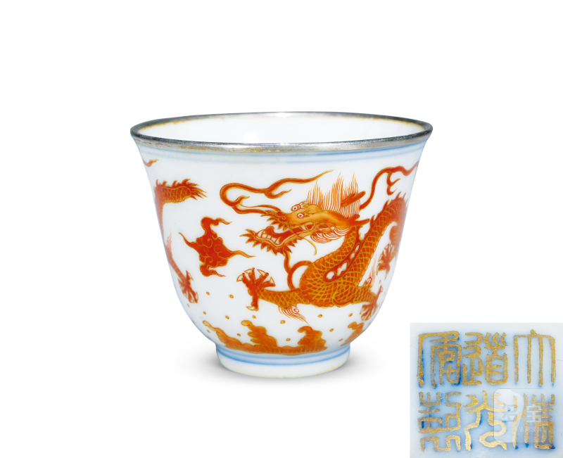 清 矾红龙纹杯